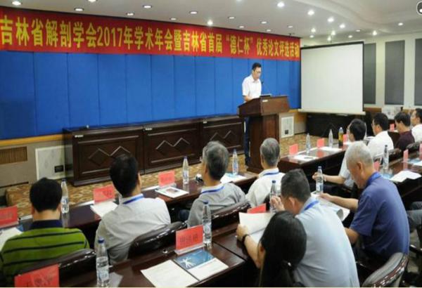 图3 人民卫生出版社医学教育中心主任窦天舒致辞.jpg