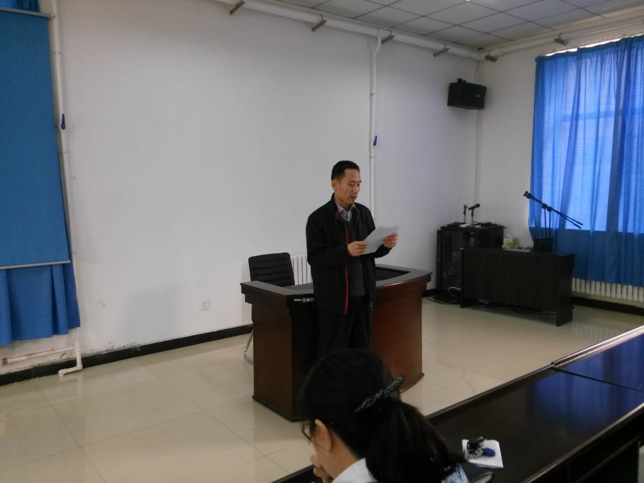 徐冶院长主持会议